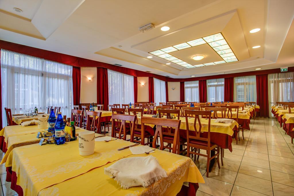 Hotel San Giorgio ميلانو ماريتيما المظهر الخارجي الصورة